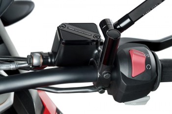 Tapa bomba freno delantero BMW G310GS, G310R, KTM Duke 125/390, Suzuki GSX-S 125, GSX-R 125 , Triumph Scrambler, Speed 400 negra