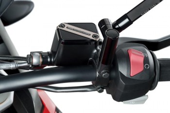 Tapa bomba freno delantero BMW G310GS, G310R, KTM Duke 125/390, Suzuki GSX-S 125, GSX-R 125 , Triumph Scrambler, Speed 400 gris