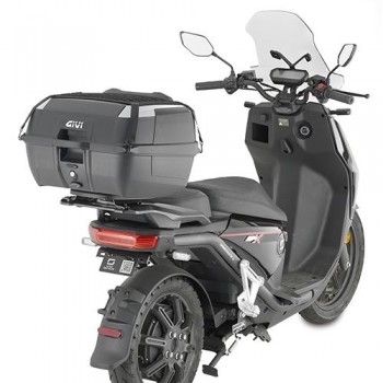 Baul 45L Givi B45 negro base con respaldo + red + alfombrilla interior